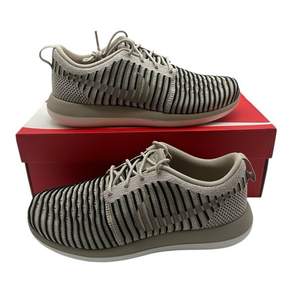 Nike Roshe Two‎ Flyknit Running Shoes Womens 7 Natural Olive Black 844929-200 - Picture 1 of 10